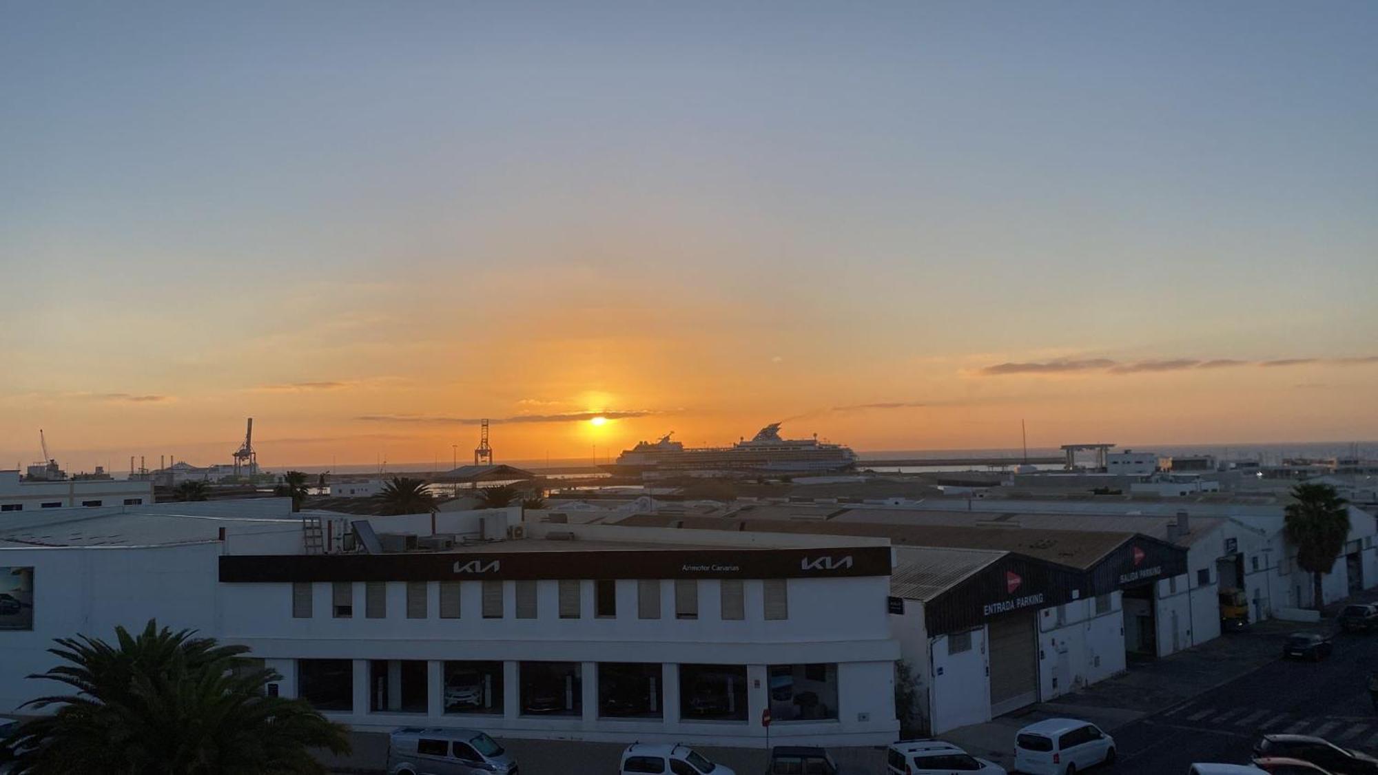 Amanecer Isleno Habitaciones Arrecife  Buitenkant foto